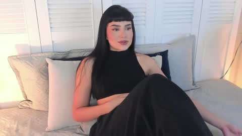 Mia online show from 05/04/26, 03:19