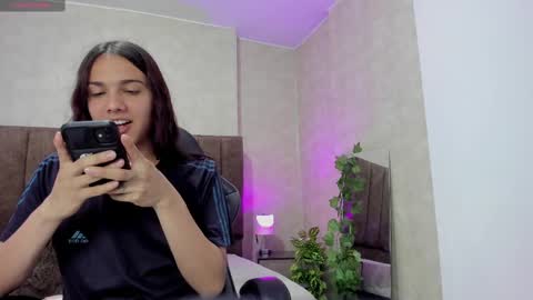 Snapshot of almazz_ chatting on 09/15/25, 07:58 Santy online show from 09/15/25, 07:58