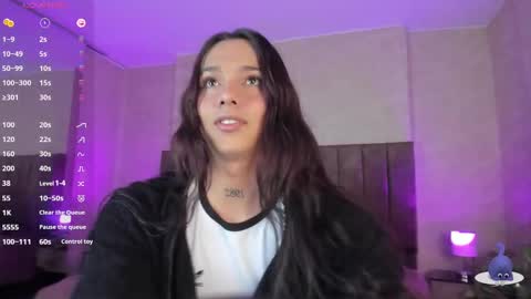 Snapshot of almazz_ chatting on 09/17/25, 08:10 Santy online show from 09/17/25, 08:10