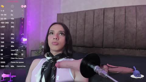 Snapshot of almazz_ chatting on 09/19/25, 08:09 Santy online show from 09/19/25, 08:09