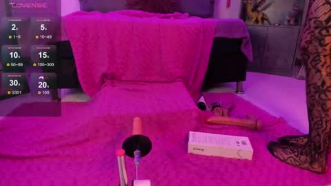 Snapshot of almazz_ chatting on 09/22/25, 03:25 Santy online show from 09/22/25, 03:25