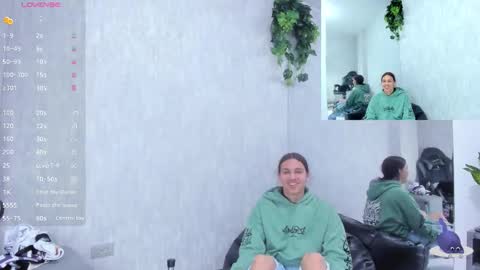 Snapshot of almazz_ chatting on 10/28/25, 07:38 Santy online show from 10/28/25, 07:38