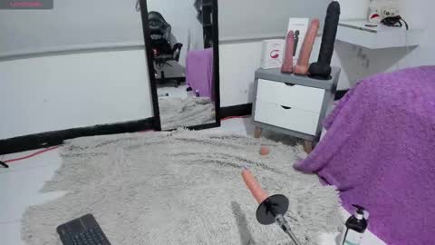 Snapshot of almazz_ chatting on 11/01/25, 12:18 Santy online show from 11/01/25, 12:18