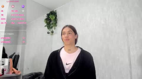 Snapshot of almazz_ chatting on 11/13/25, 08:41 Santy online show from 11/13/25, 08:41