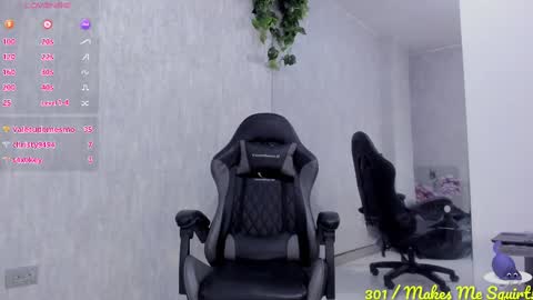 Snapshot of almazz_ chatting on 11/17/25, 04:13 Santy online show from 11/17/25, 04:13