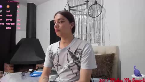 Snapshot of almazz_ chatting on 11/24/25, 04:23 Santy online show from 11/24/25, 04:23