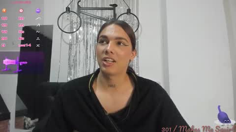 Snapshot of almazz_ chatting on 11/24/25, 10:42 Santy online show from 11/24/25, 10:42