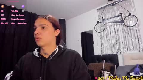 Snapshot of almazz_ chatting on 11/27/25, 08:22 Santy online show from 11/27/25, 08:22