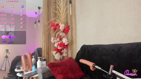 Snapshot of almazz_ chatting on 04/18/26, 10:32 Santy online show from 04/18/26, 10:32