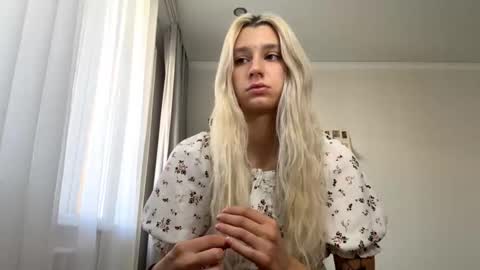 Snapshot of almetazorc chatting on 09/09/25, 11:10 Arina online show from 09/09/25, 11:10