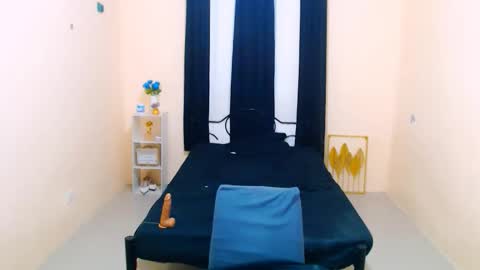 Almira online show from 10/26/25, 12:27