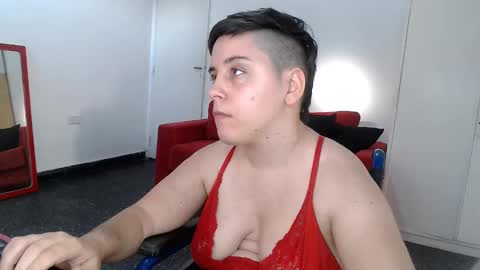 Snapshot of almondonwheels chatting on 12/19/24, 09:28 Almond online show from 12/19/24, 09:28