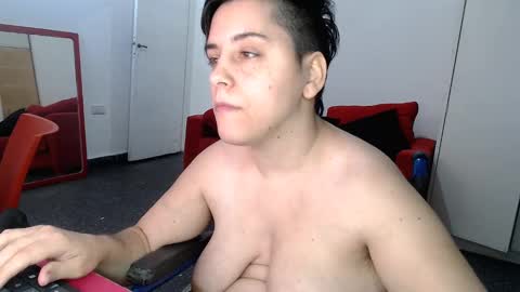 Snapshot of almondonwheels chatting on 12/29/24, 08:04 Almond online show from 12/29/24, 08:04