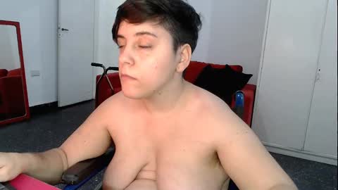 Snapshot of almondonwheels chatting on 01/08/25, 12:28 Almond online show from 01/08/25, 12:28