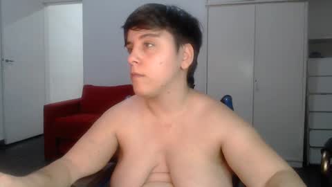 Snapshot of almondonwheels chatting on 01/22/25, 03:09 Almond online show from 01/22/25, 03:09