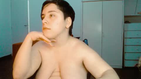 Snapshot of almondonwheels chatting on 01/26/25, 02:56 Almond online show from 01/26/25, 02:56