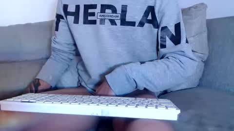 Snapshot of almostattoo chatting on 01/16/26, 04:11 ANDRIU- Instagram andriugigante- andriugigante--- INDEPENDENT MODEL Follow me here online show from 01/16/26, 04:11