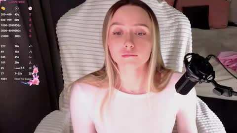 Lia online show from 02/15/26, 07:51