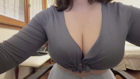 Snapshot of aloha_catita chatting on 12/04/25, 04:59 Aloha Catita online show from 12/04/25, 04:59