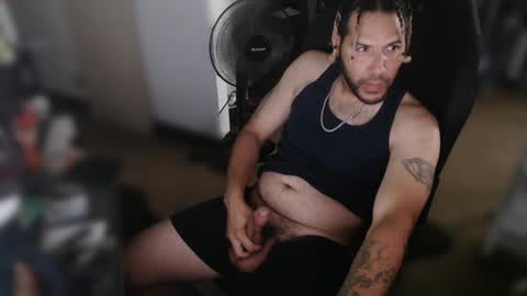 Snapshot of aloha_king chatting on 01/01/25, 02:20 simplyfaded online show from 01/01/25, 02:20