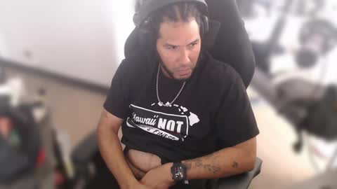 Snapshot of aloha_king chatting on 02/06/25, 10:53 simplyfaded online show from 02/06/25, 10:53