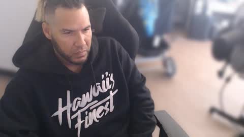 Snapshot of aloha_king chatting on 02/23/25, 08:33 simplyfaded online show from 02/23/25, 08:33