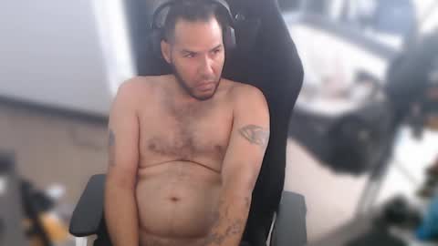 Snapshot of aloha_king chatting on 03/02/25, 11:31 simplyfaded online show from 03/02/25, 11:31