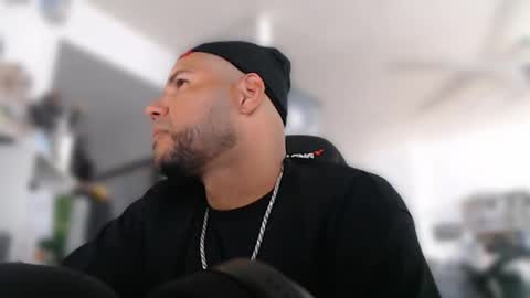 Snapshot of aloha_king chatting on 10/17/25, 02:26 simplyfaded online show from 10/17/25, 02:26