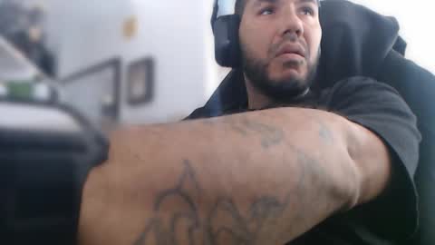 Snapshot of aloha_king chatting on 11/01/25, 09:28 simplyfaded online show from 11/01/25, 09:28