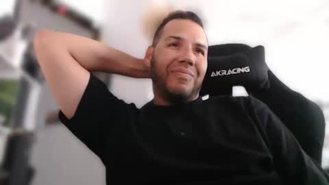 Snapshot of aloha_king chatting on 11/16/25, 10:37 simplyfaded online show from 11/16/25, 10:37