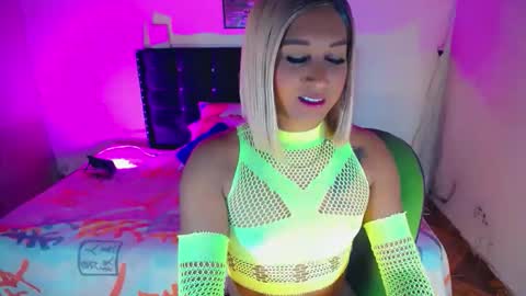 alondragill_ online show from 06/09/26, 03:40