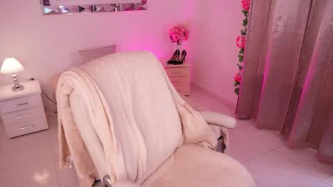 Alondra online show from 02/18/25, 08:03