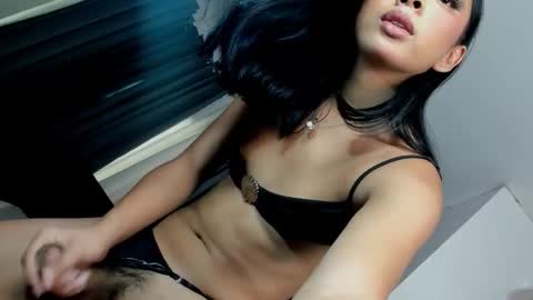 Snapshot of aloraminxx chatting on 10/27/25, 04:05 Shane online show from 10/27/25, 04:05