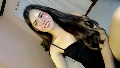 Snapshot of alove_too_last chatting on 01/19/25, 02:06 LEXY online show from 01/19/25, 02:06