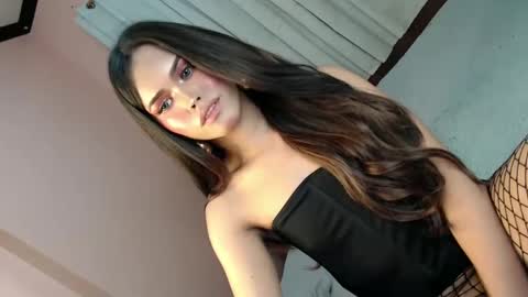 Snapshot of alove_too_last chatting on 01/23/25, 05:52 LEXY online show from 01/23/25, 05:52