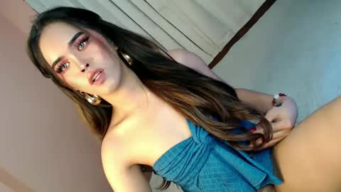 Snapshot of alove_too_last chatting on 02/27/25, 04:53 LEXY online show from 02/27/25, 04:53