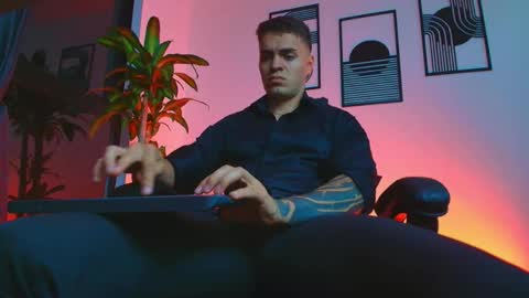 alpha_dominus_ online show from 04/12/26, 03:55