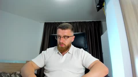 Alphaalexxx Lets reach Me 100 thumbs up online show from 06/09/26, 04:51