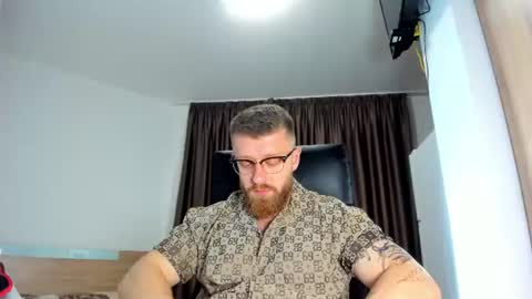 Alphaalexxx Lets reach Me 100 thumbs up online show from 06/13/26, 05:33