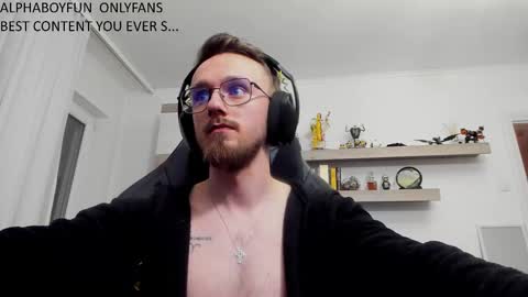 Snapshot of alphaboyfun chatting on 01/12/26, 08:03 Andi online show from 01/12/26, 08:03