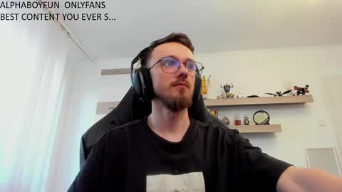 Snapshot of alphaboyfun chatting on 01/14/26, 06:52 Andi online show from 01/14/26, 06:52