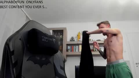 Snapshot of alphaboyfun chatting on 02/04/26, 07:09 Andi online show from 02/04/26, 07:09