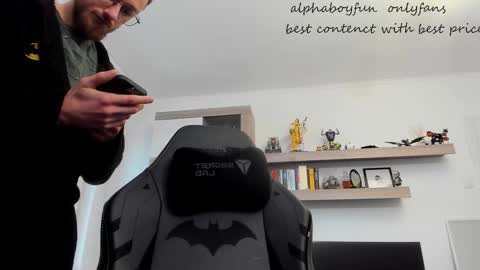 Snapshot of alphaboyfun chatting on 02/05/26, 09:03 Andi online show from 02/05/26, 09:03