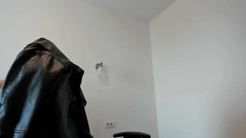 Snapshot of alphagodleatherking92 chatting on 06/03/26, 02:33 LeatherMaster online show from 06/03/26, 02:33