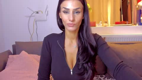 Michelle online show from 11/16/25, 10:10