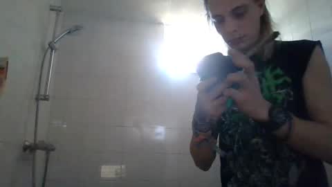 Snapshot of altboy010 chatting on 01/11/25, 10:29 altboy010 online show from 01/11/25, 10:29