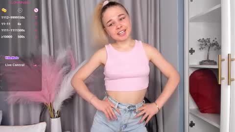 Snapshot of althenabrach chatting on 09/13/25, 08:03 Betty online show from 09/13/25, 08:03