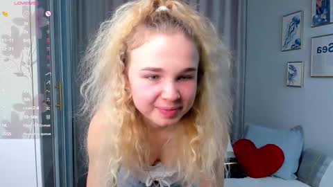 Snapshot of althenabrach chatting on 10/11/25, 08:24 Betty online show from 10/11/25, 08:24