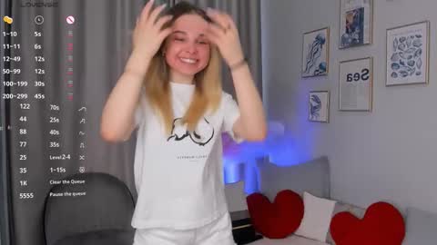 Snapshot of althenabrach chatting on 11/09/25, 07:39 Betty online show from 11/09/25, 07:39