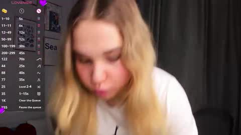 Snapshot of althenabrach chatting on 11/15/25, 05:27 Betty online show from 11/15/25, 05:27